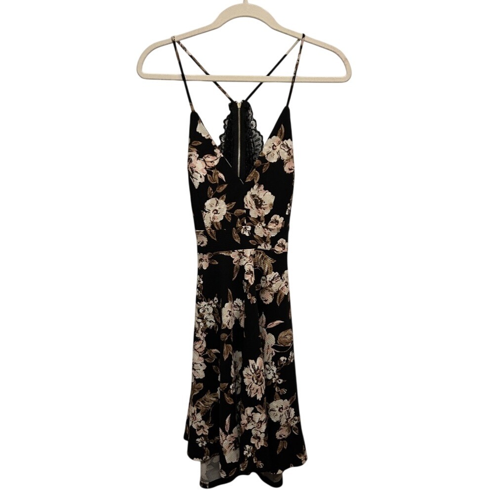 Iris‎ Los Angeles Mini Dress women's M back lace cutout black florall preppy NWT